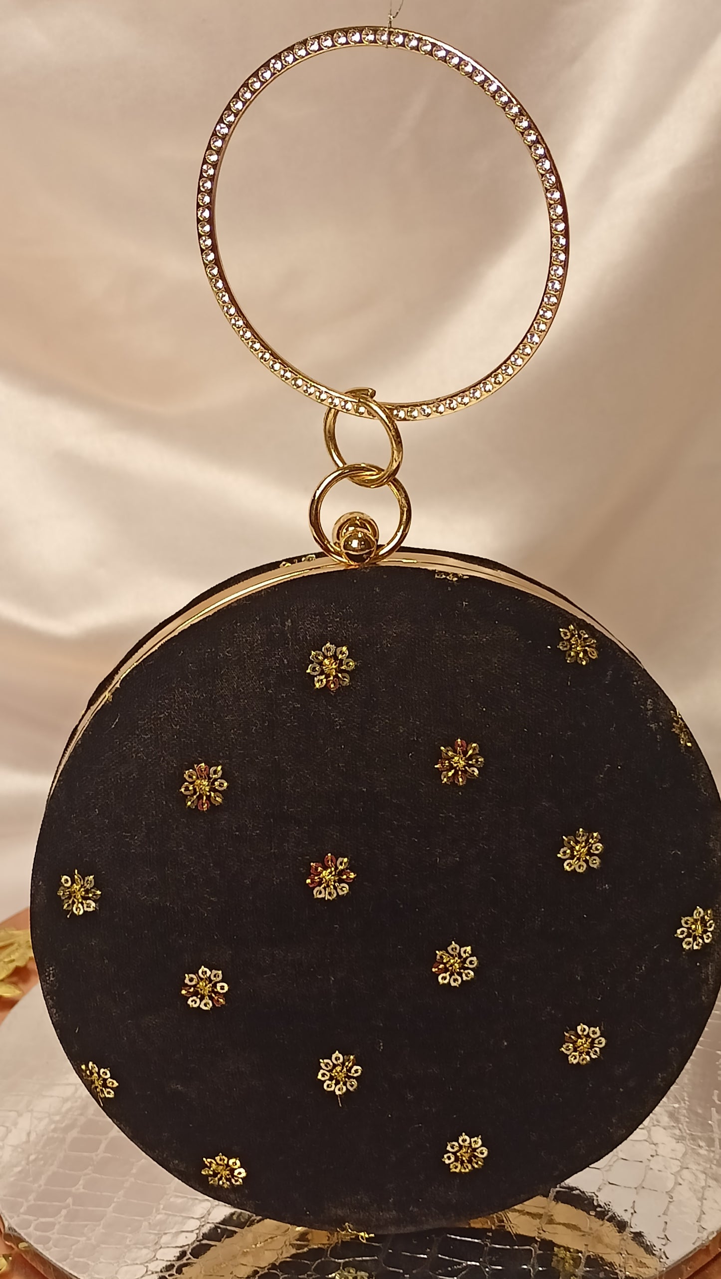 BLACK VELVET ROUND CLUTCH