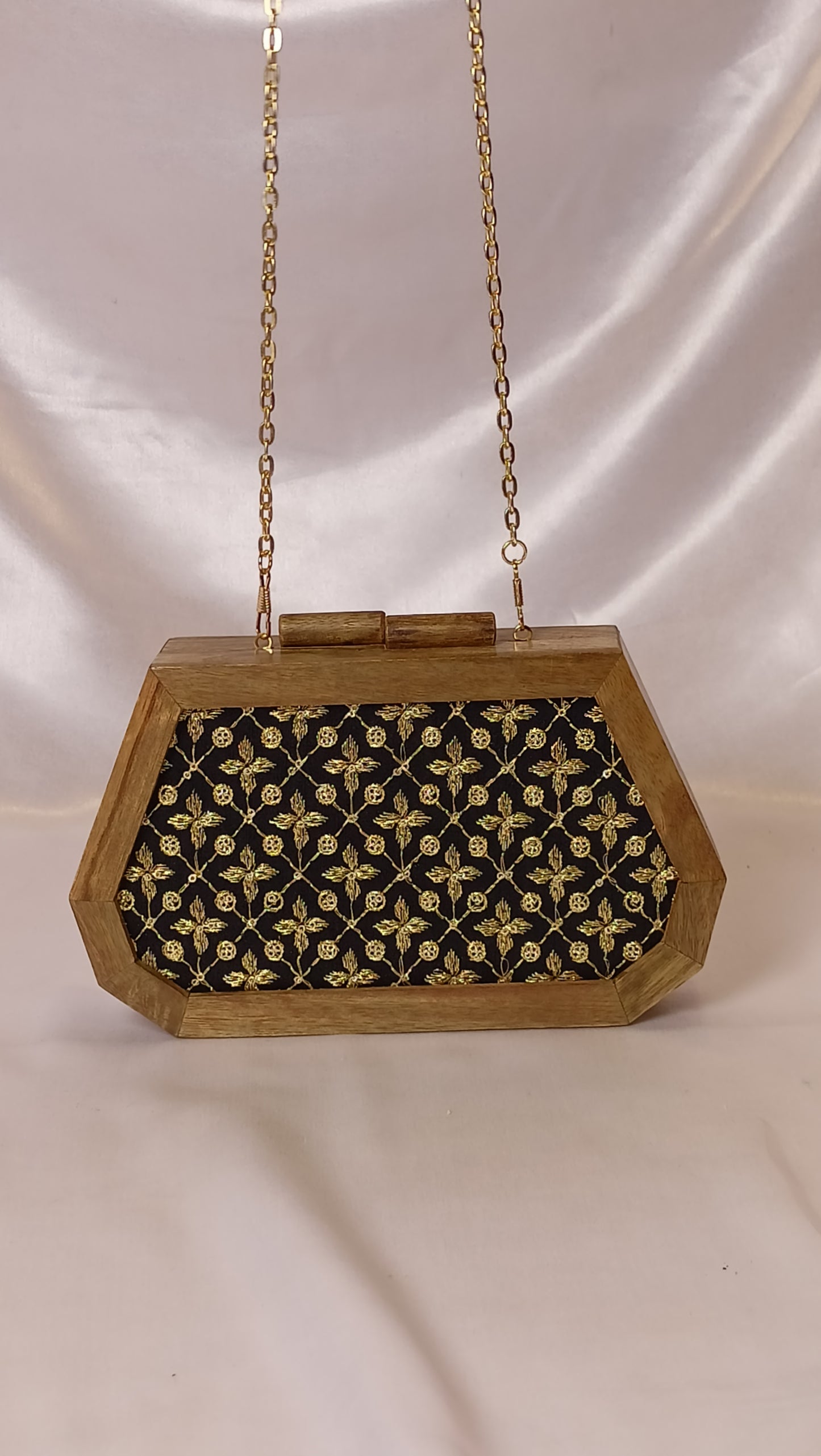 BLACK PENTAGON WOODEN CLUTCH