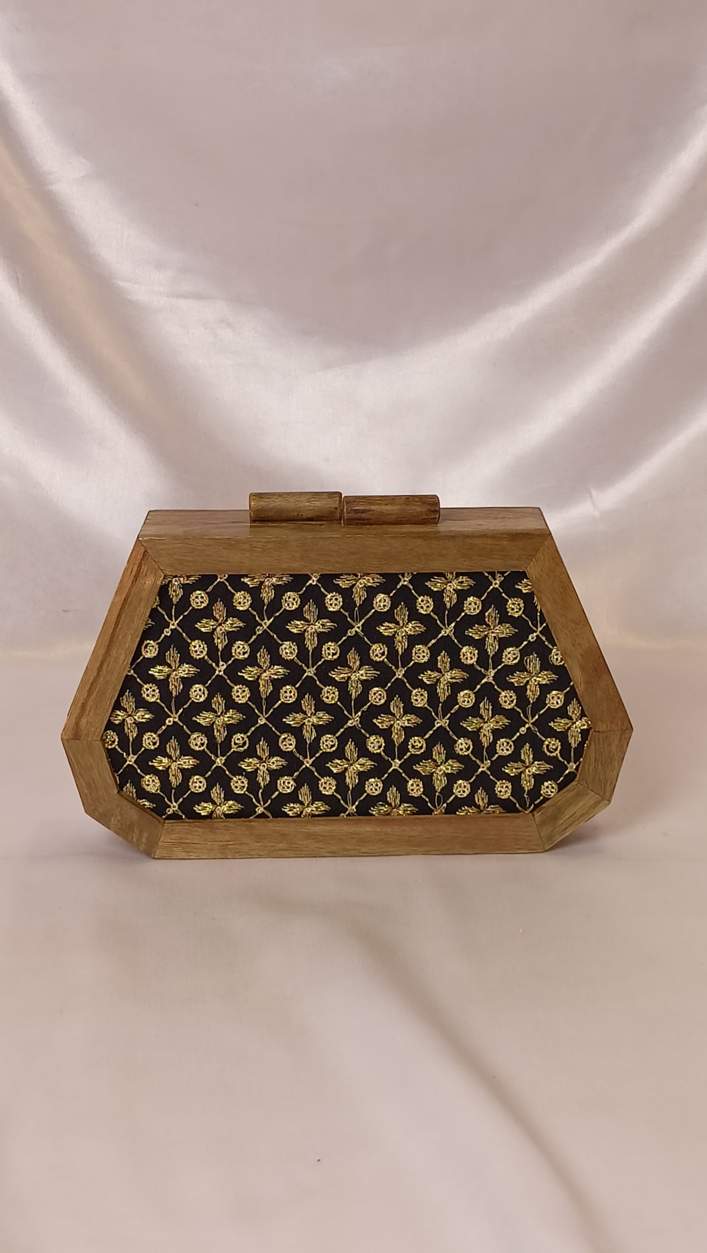 BLACK PENTAGON WOODEN CLUTCH