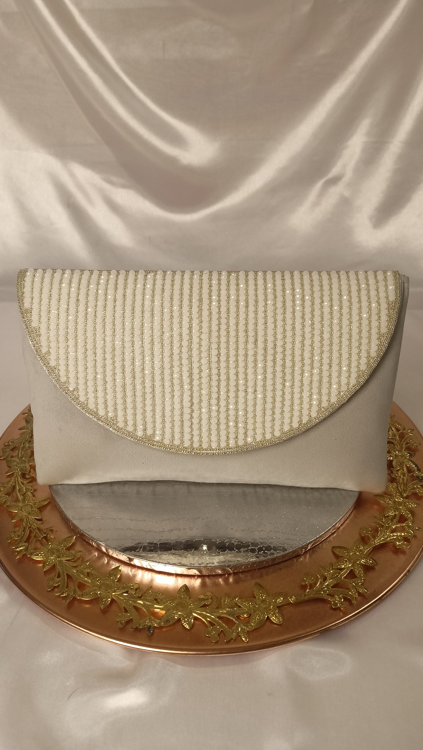 WHITE AND GREY CLUTCH BAG