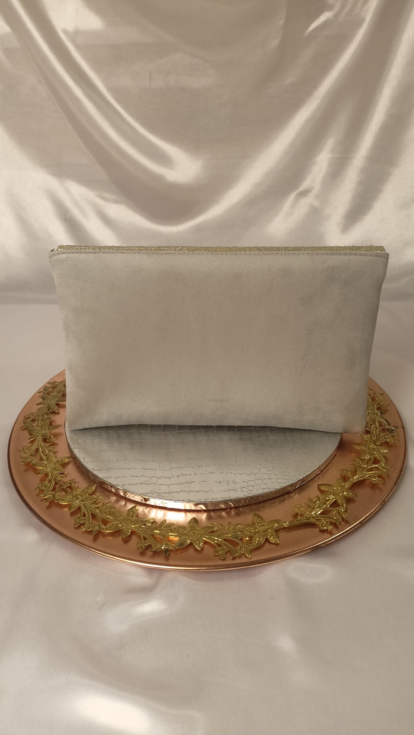 WHITE AND GREY CLUTCH BAG